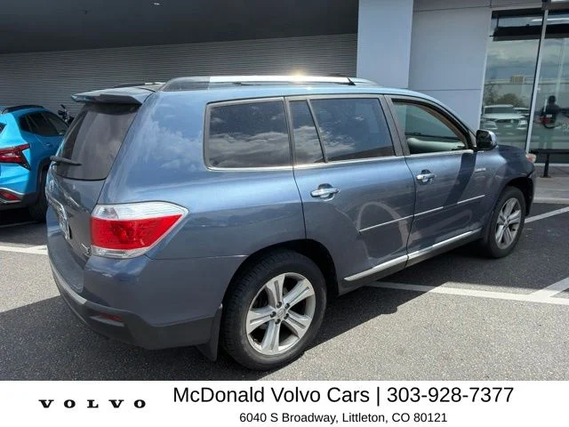 Used 2013 Blue Toyota Limited image 2