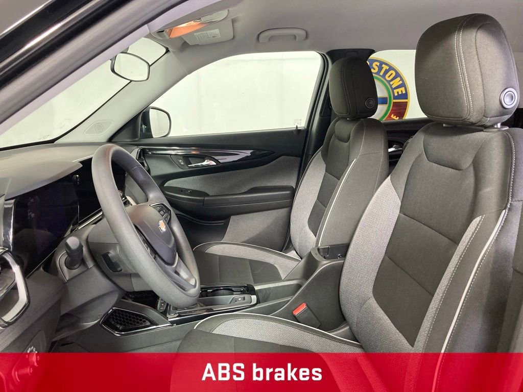 Used 2025 Mosaic Black Metallic Chevrolet LT image 10