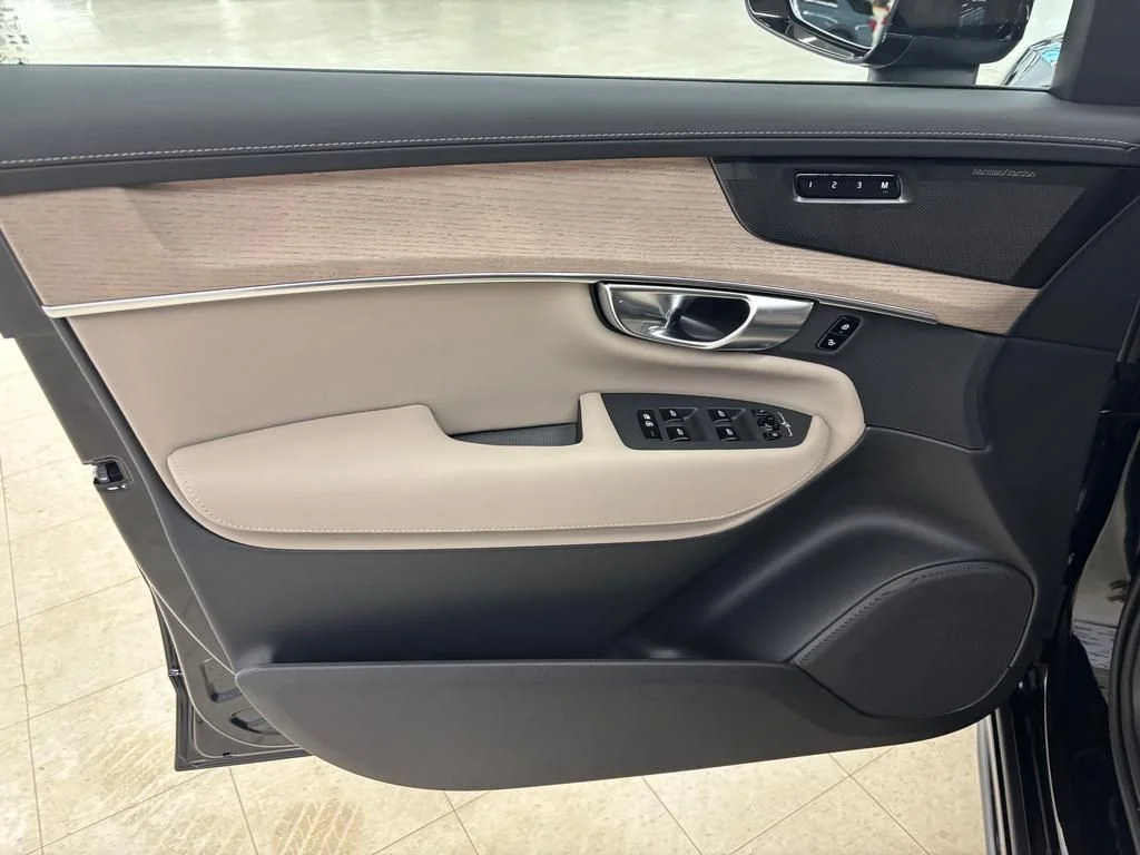 2026 Volvo XC90 Plus - Photo 11