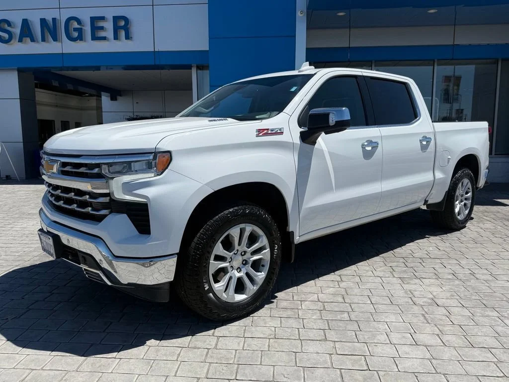 Used 2022 Summit White Chevrolet LTZ image 4