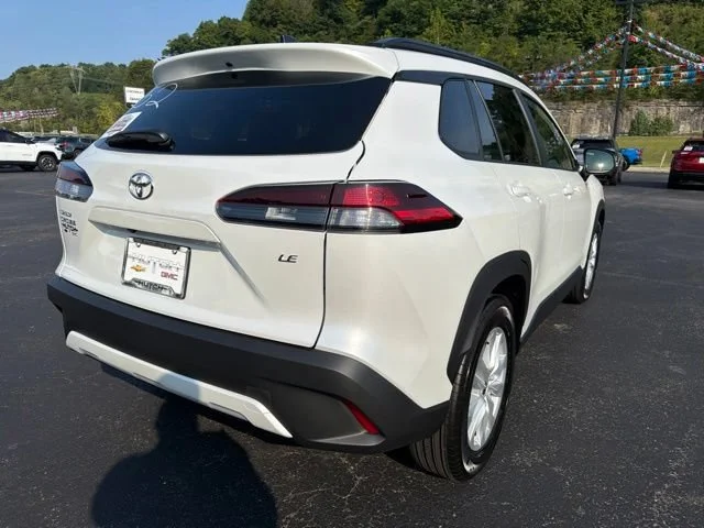 Used 2026 Off-white Toyota LE image 3