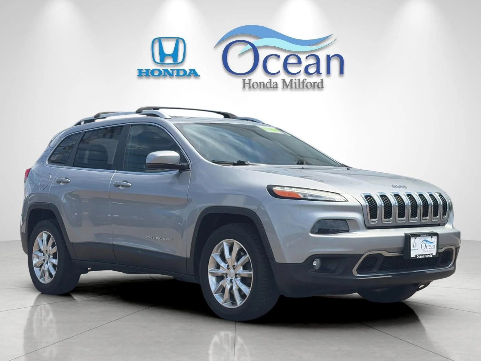 Used 2017 Billet Silver Metallic Jeep Limited image 3