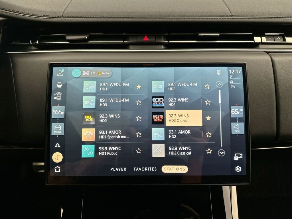 Used 2024 Santorini Black Metallic Land Rover Dynamic SE image 27