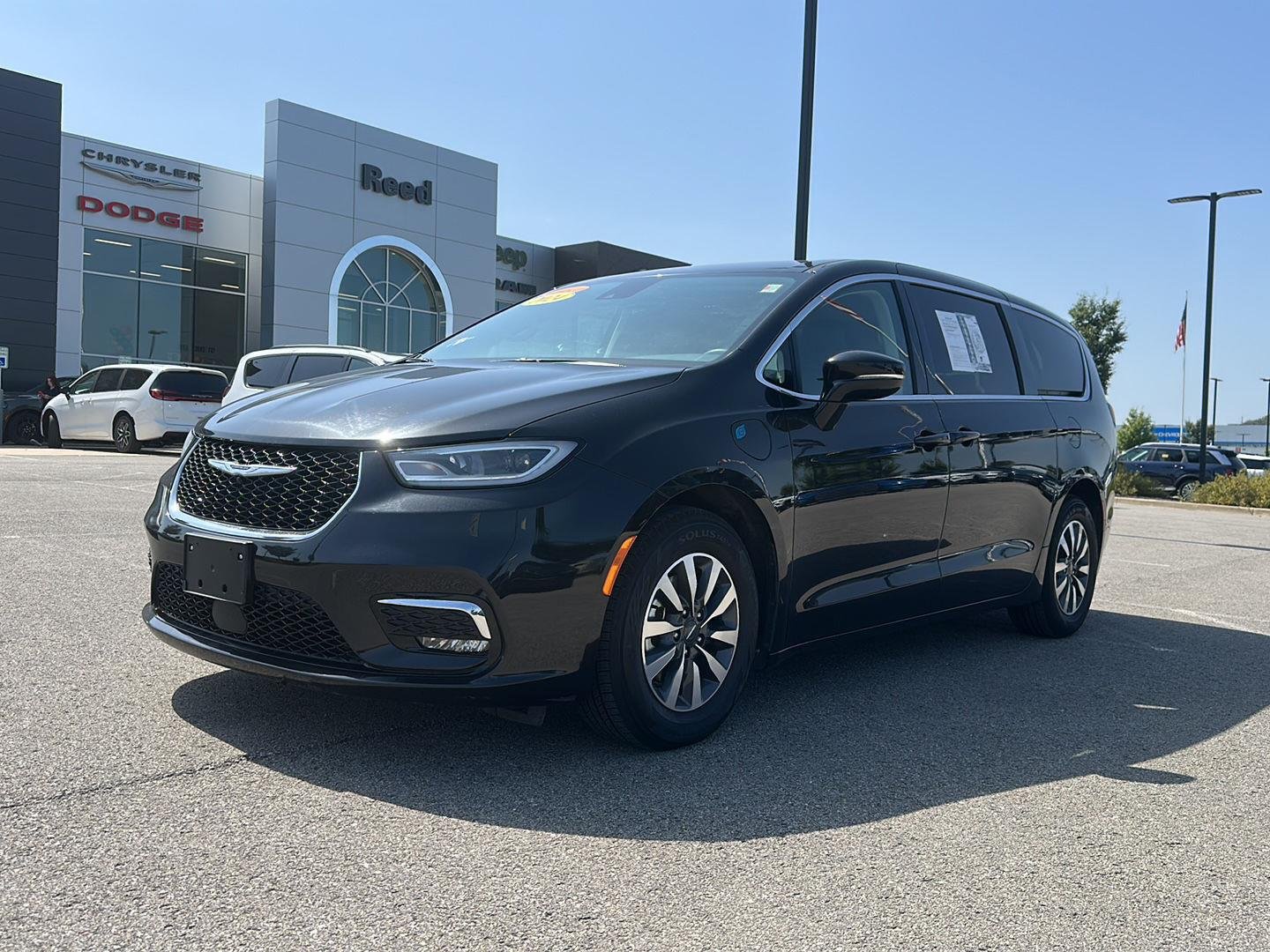 2024 Chrysler Pacifica PHEV Select