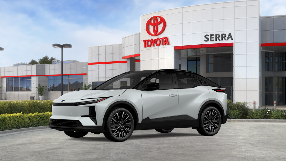 New 2026 Wind Chill Pearl with Midnight Black Metallic roof Toyota XSE image 3