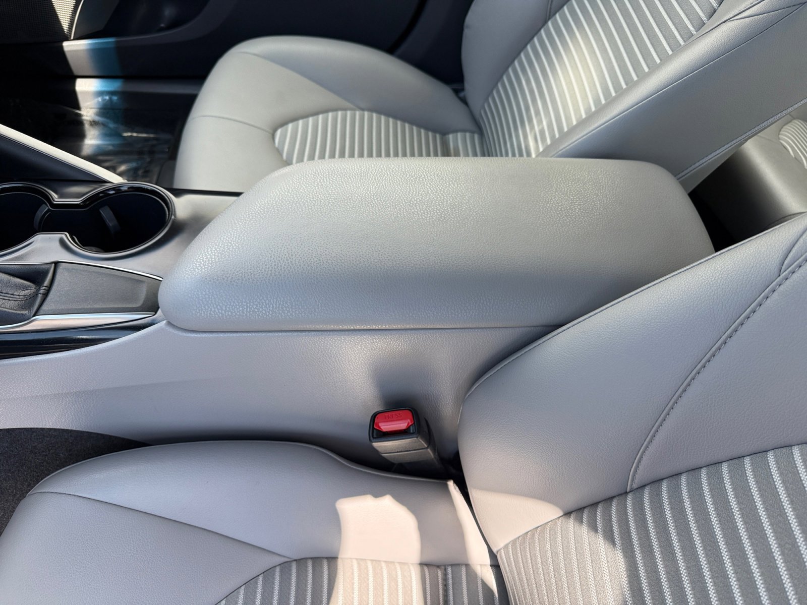 Used 2018 Celestial Silver Metallic Toyota SE image 14