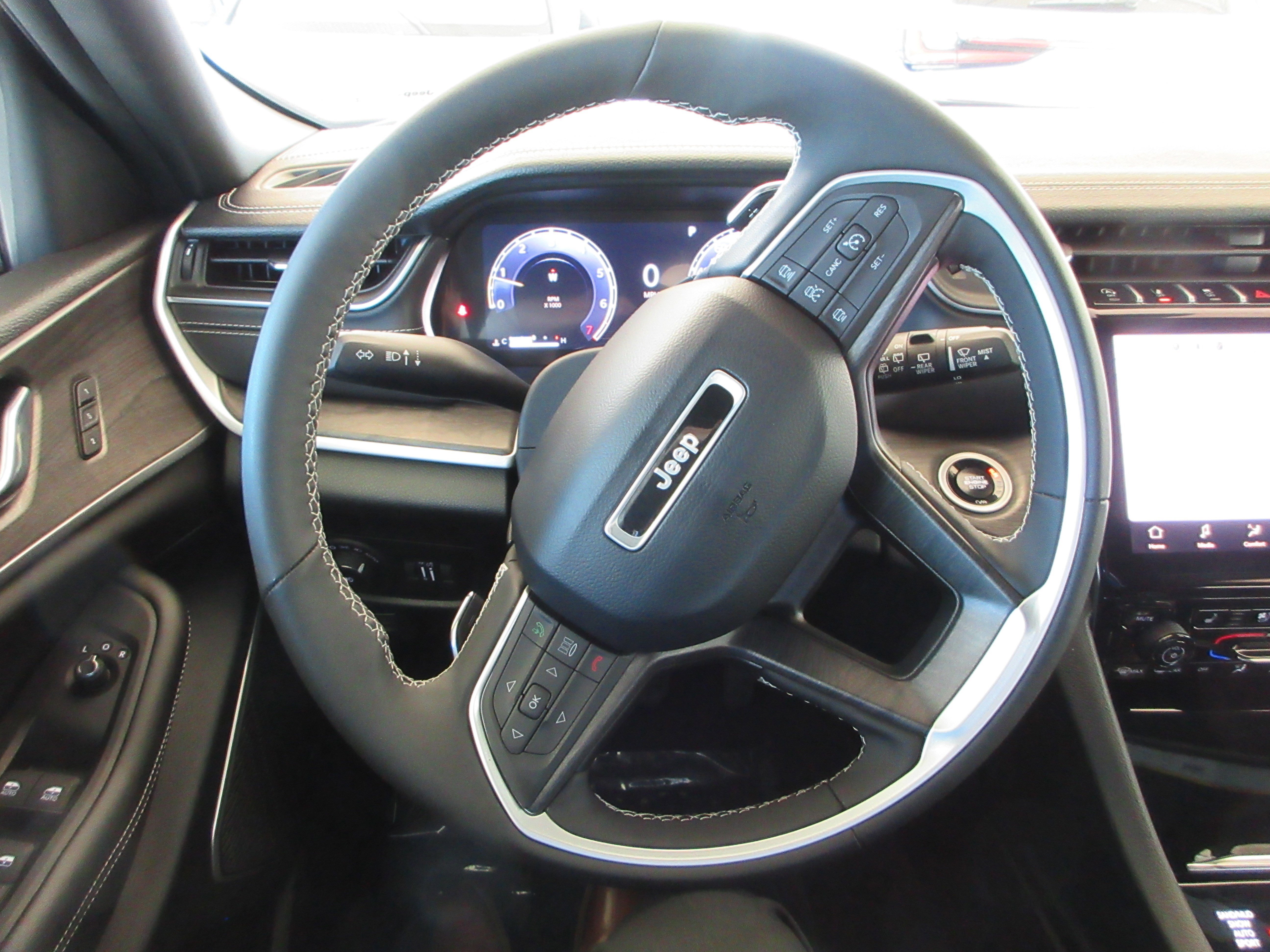 Used 2024 Velvet Red Pearlcoat Jeep Limited image 37