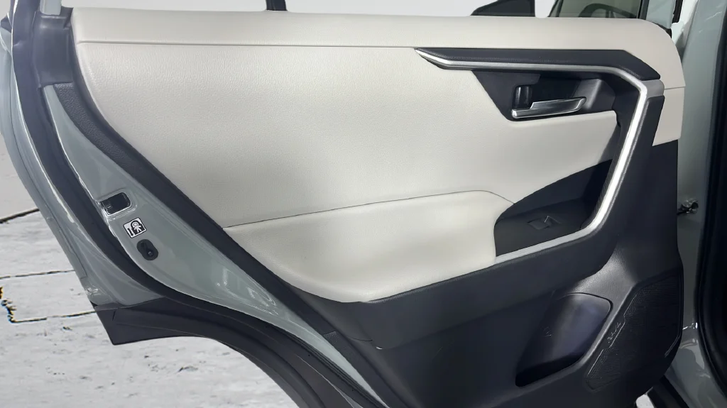 Used 2020 Green Toyota XLE image 17