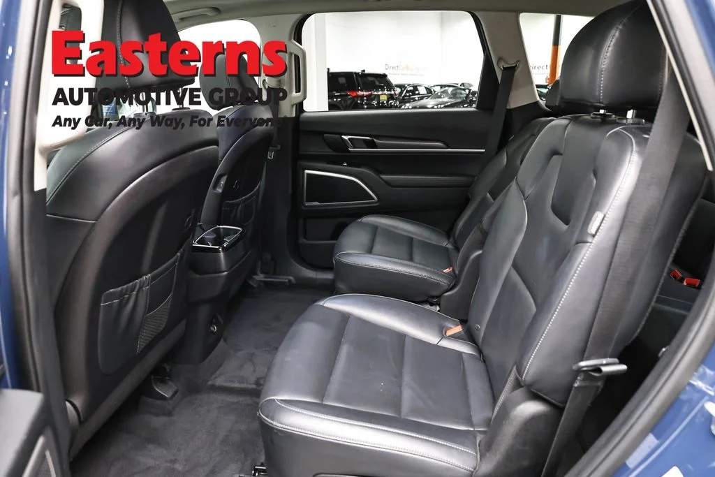 Used 2025 Black Kia S image 22