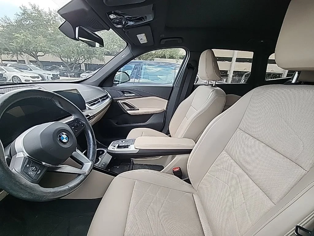 Used 2023 Mineral White Metallic BMW xDrive28i image 3