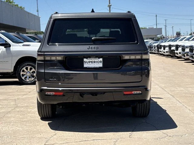 New 2026 Baltic-Gray Metallic Clear-Coat Exterior Paint Jeep Limited Altitude image 4