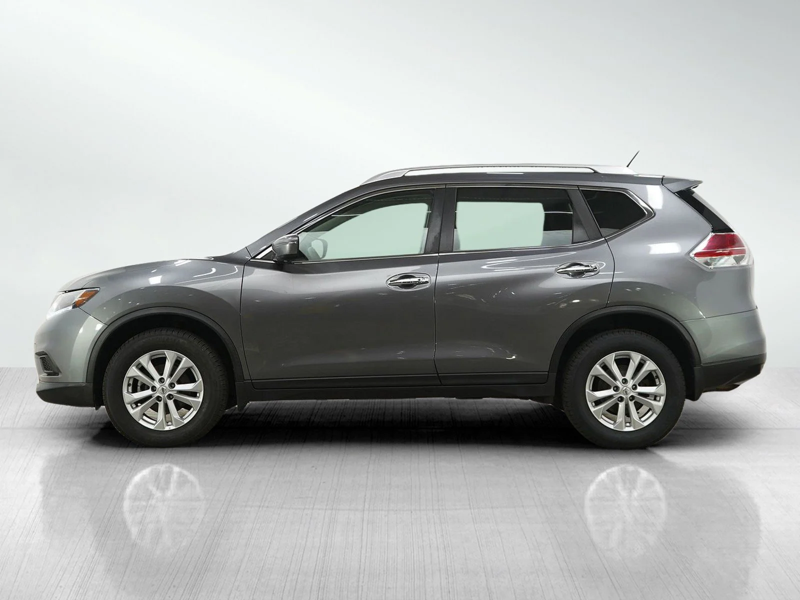 Used 2016 Nissan Rogue SV with VIN KNMAT2MV2GP685326 for sale in Minneapolis, Minnesota