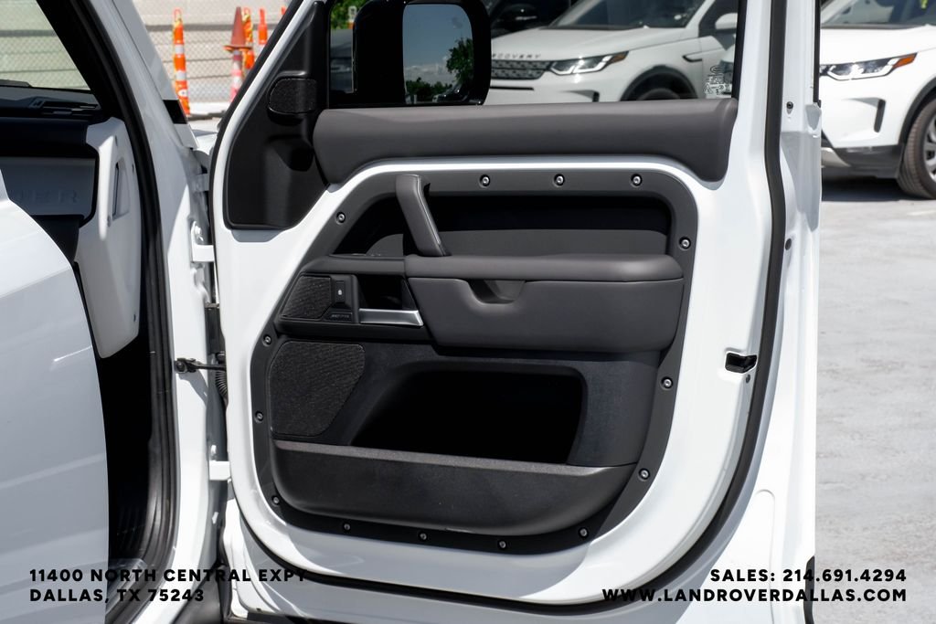 New 2026 Fuji White Land Rover S image 46