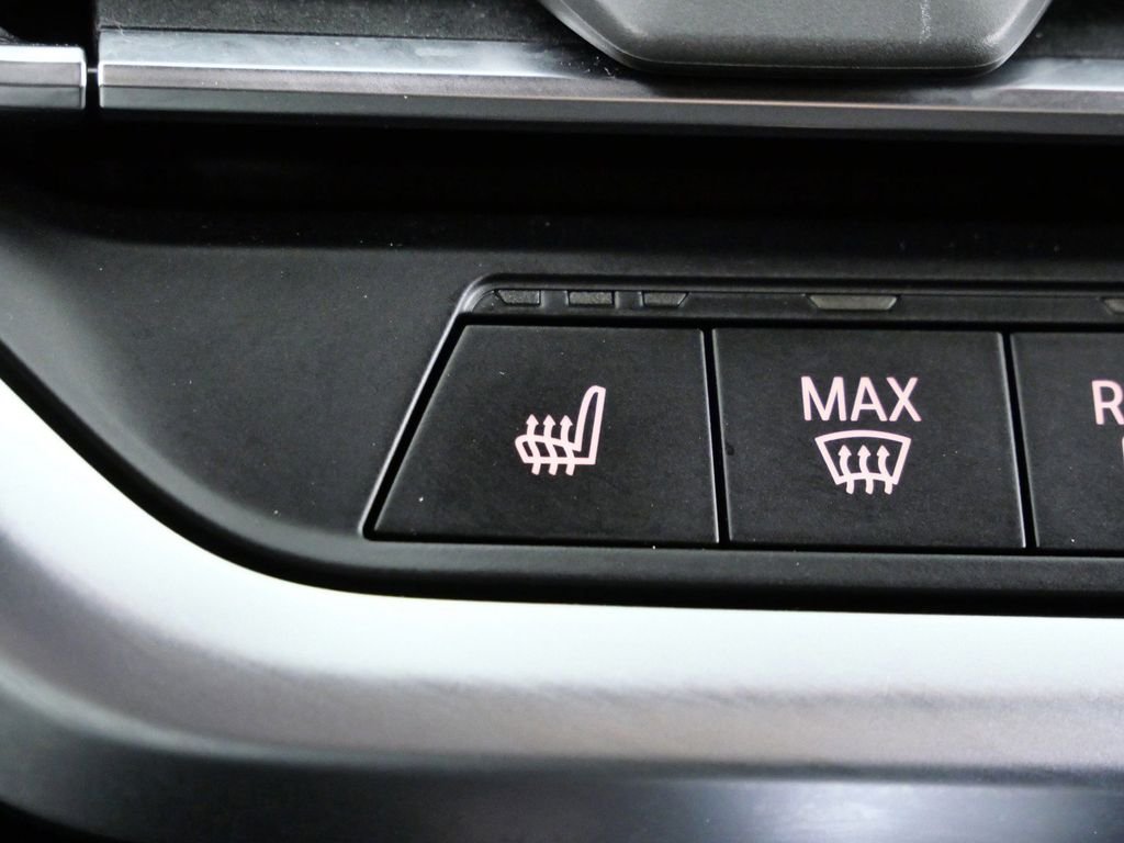 Used 2022 Black BMW xDrive30i image 49