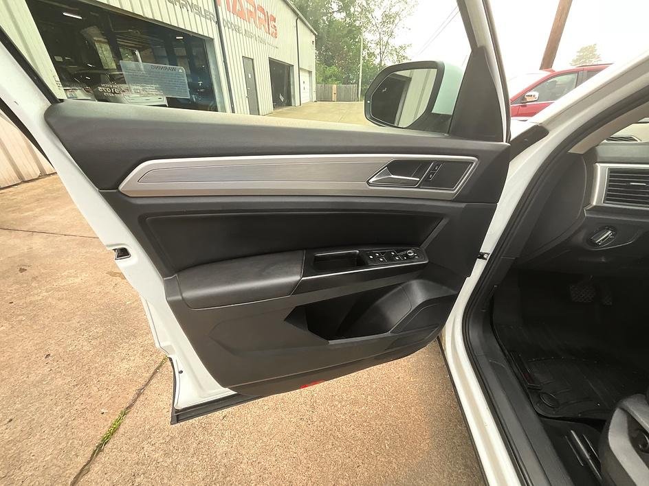 Used 2019 White Volkswagen 2.0T SE image 12