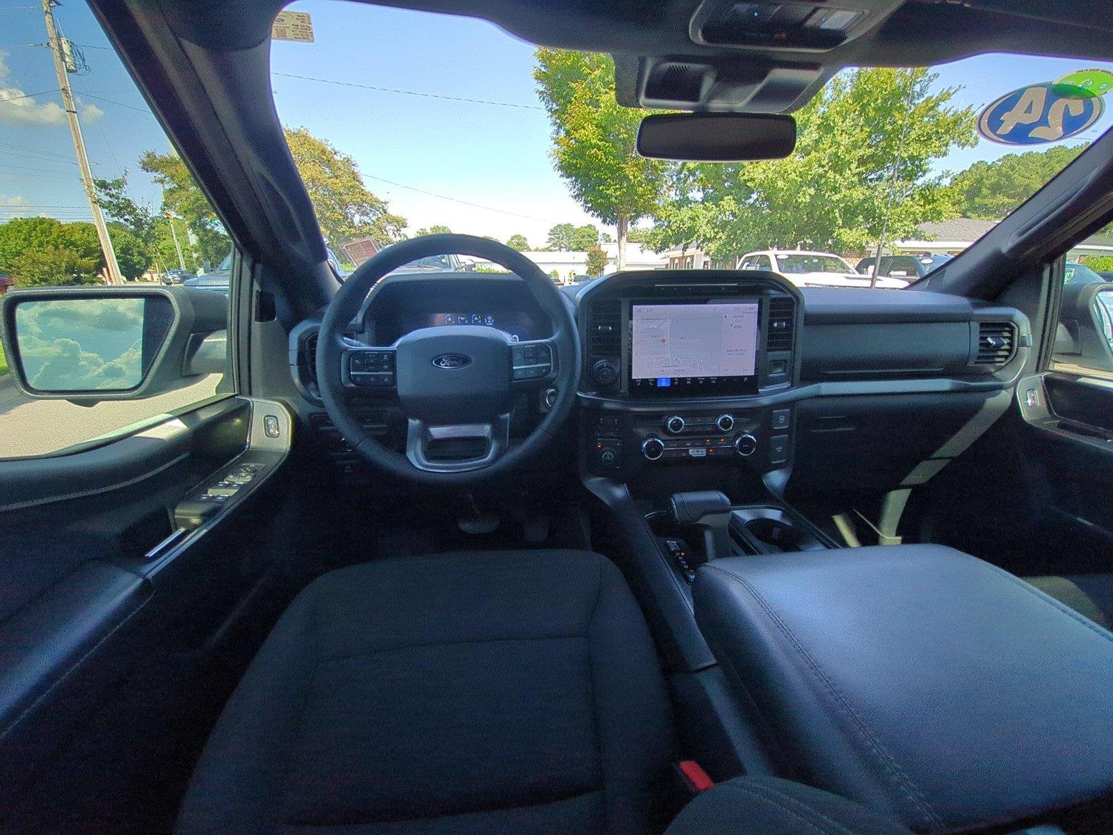 Used 2024 Oxford White Ford XLT image 33