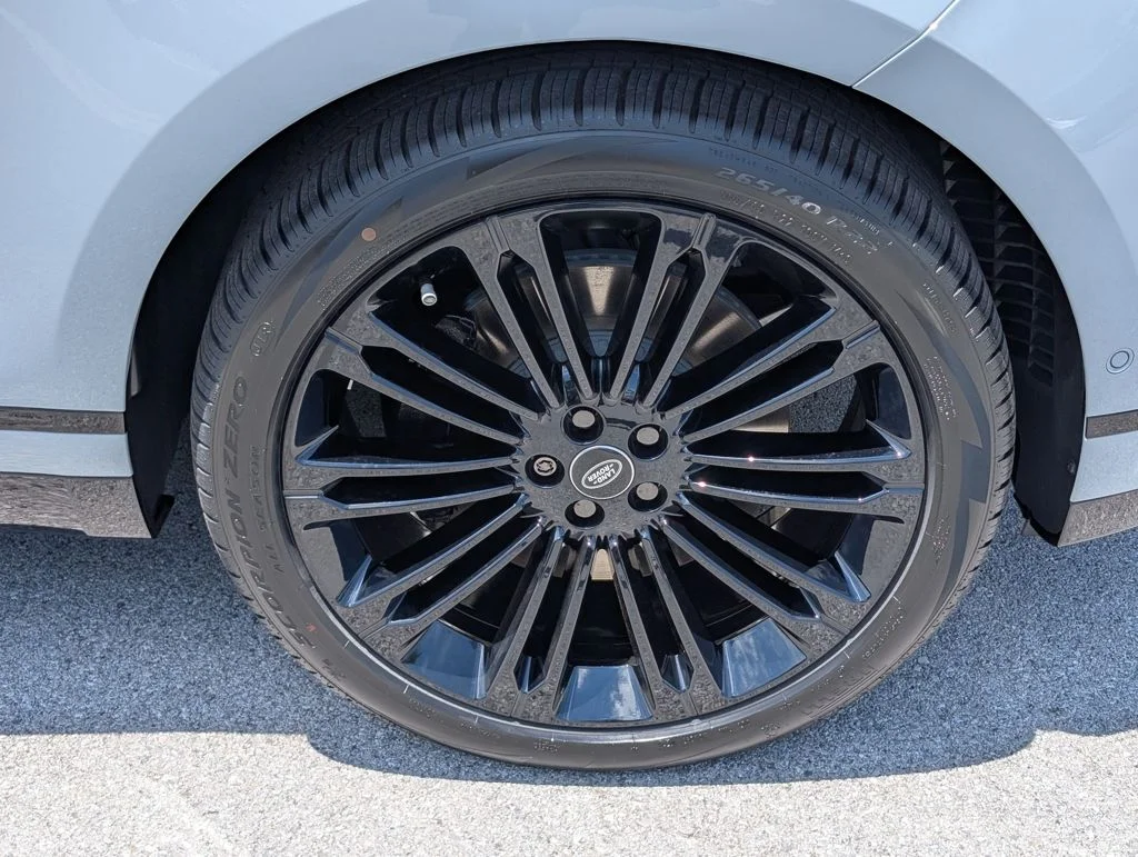 New 2026 Arroios Grey Land Rover Dynamic SE image 28
