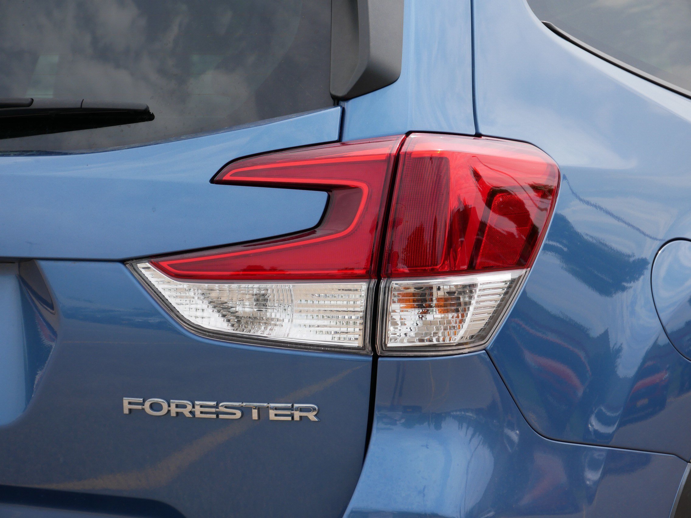 Used 2019 Horizon Blue Pearl Subaru Premium image 17