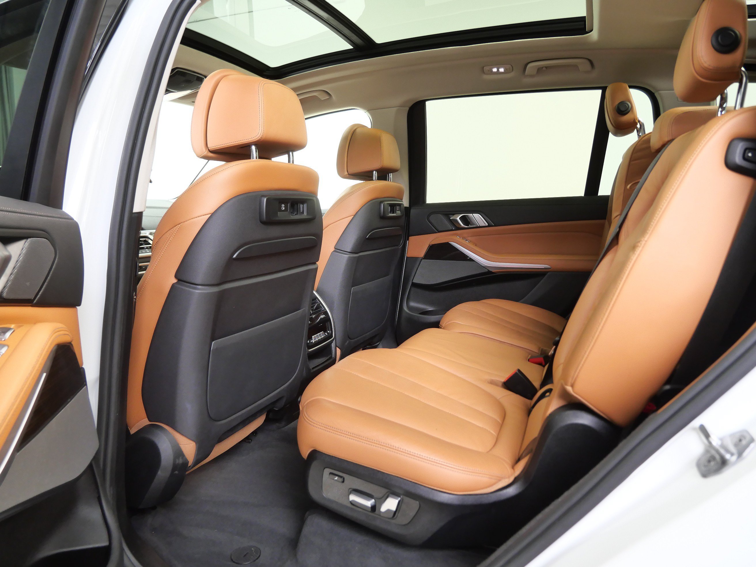 Used 2019 Alpine White BMW xDrive40i image 16