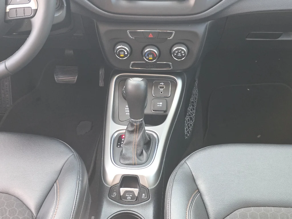 Used 2017 White Clear Coat Jeep Latitude image 25
