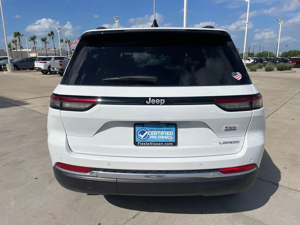 Used 2025 White Jeep Laredo image 7