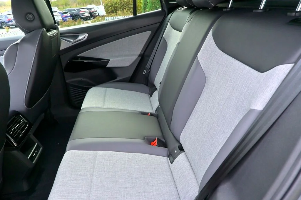 2025 Volkswagen ID.4 PRO - Photo 11