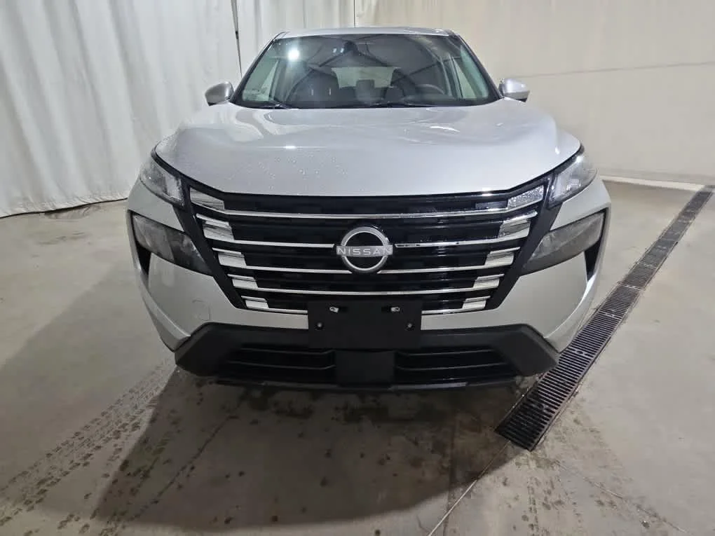 Used 2025 Brilliant Silver Metallic Nissan SV image 11