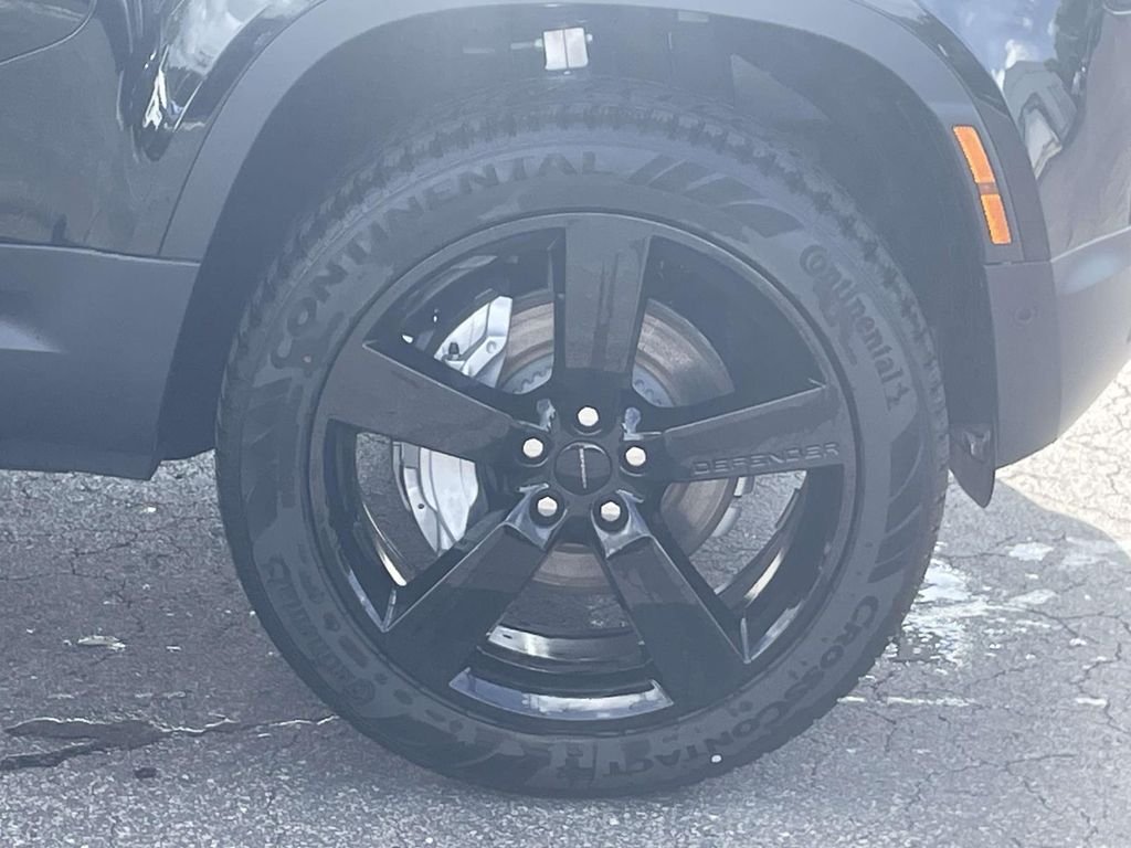 New 2026 Santorini Black Land Rover S image 5