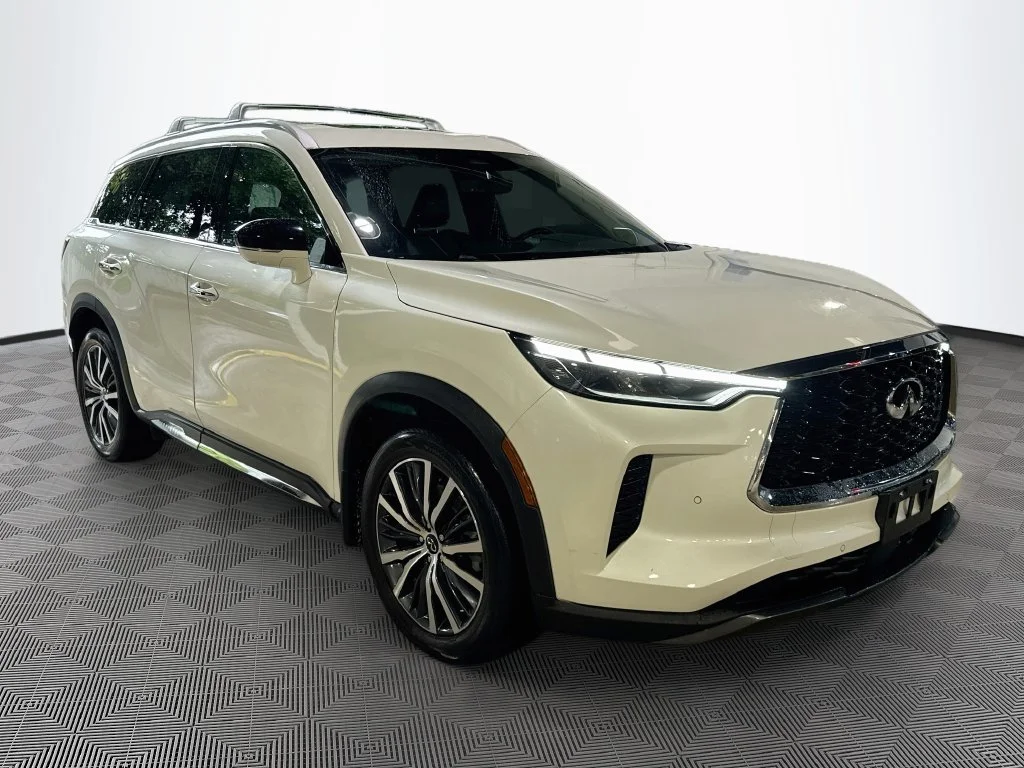 Certified Used 2023 White INFINITI Sensory image 4