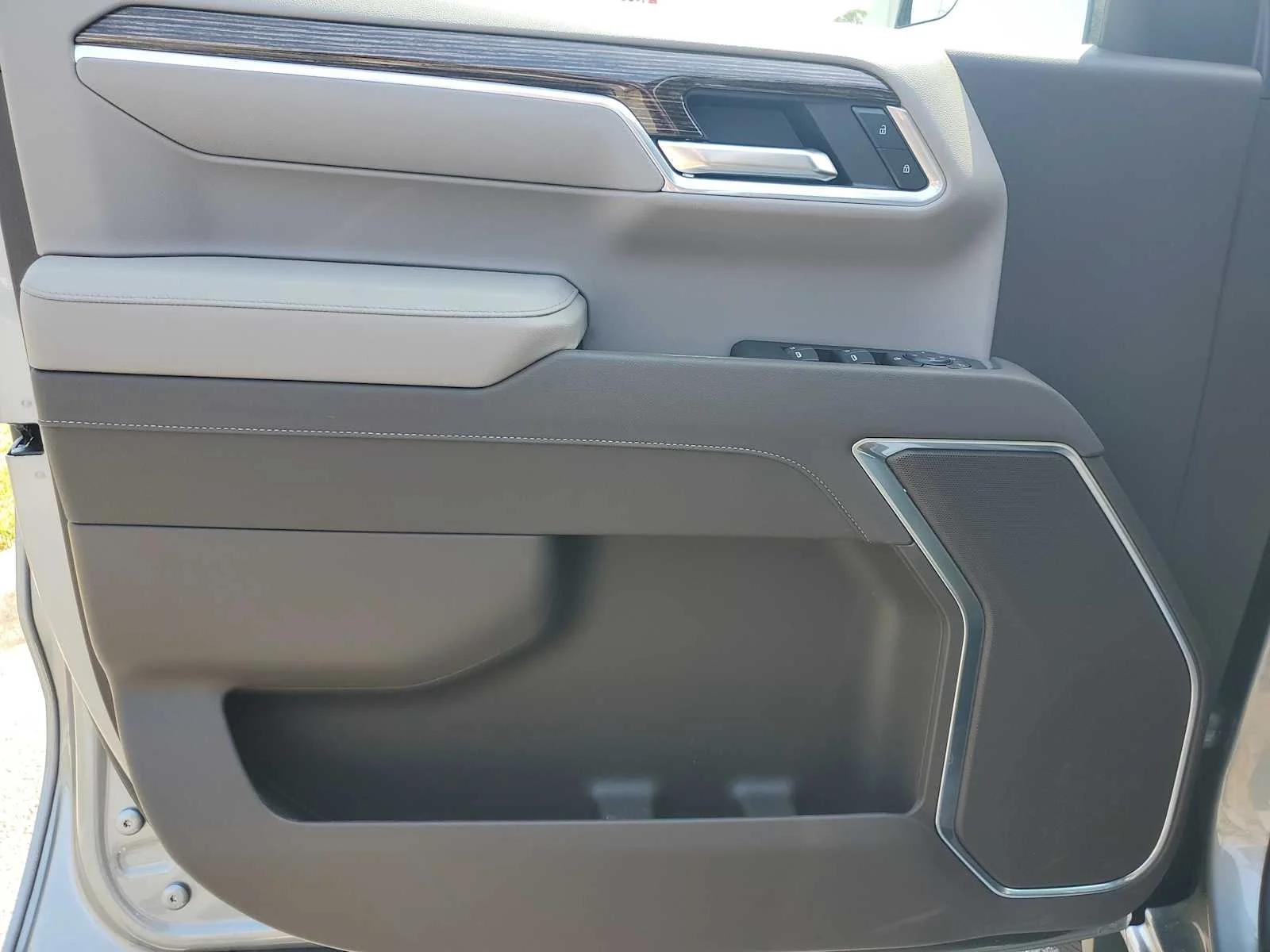 New 2026 Sterling Metallic GMC SLE image 16