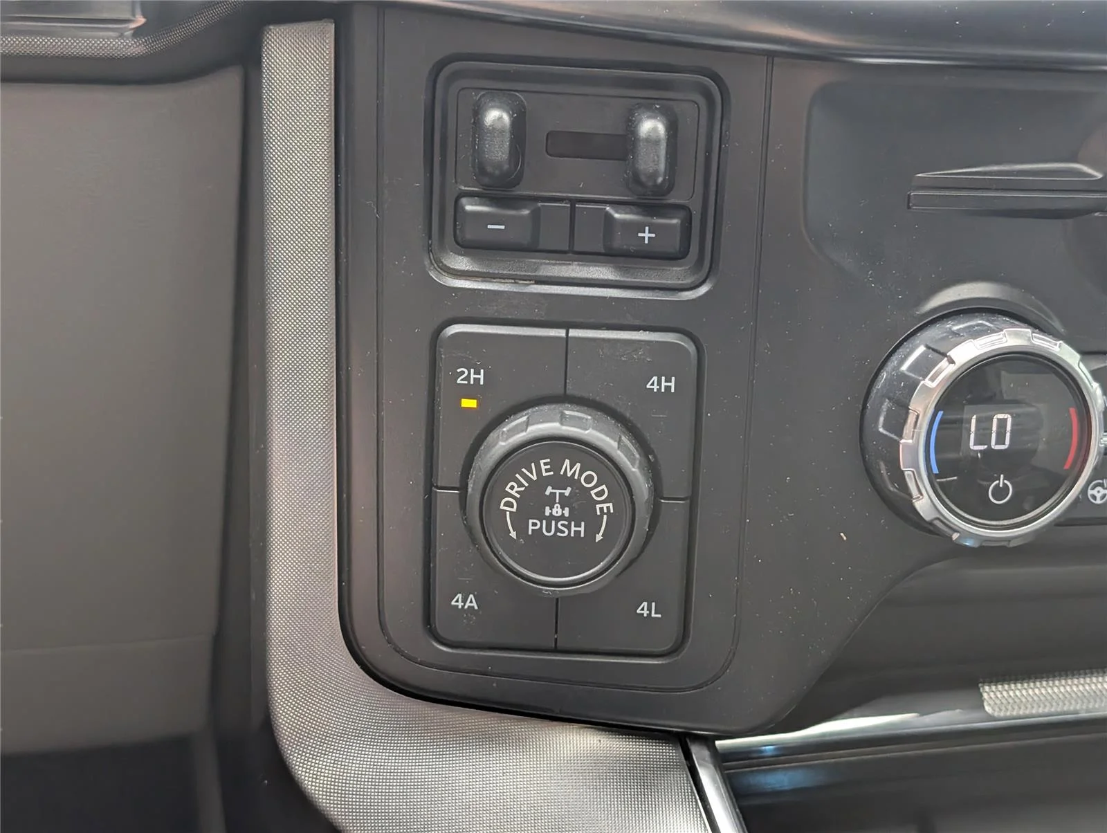 Used 2021 Star White Metallic Tri-Coat Ford Limited image 22