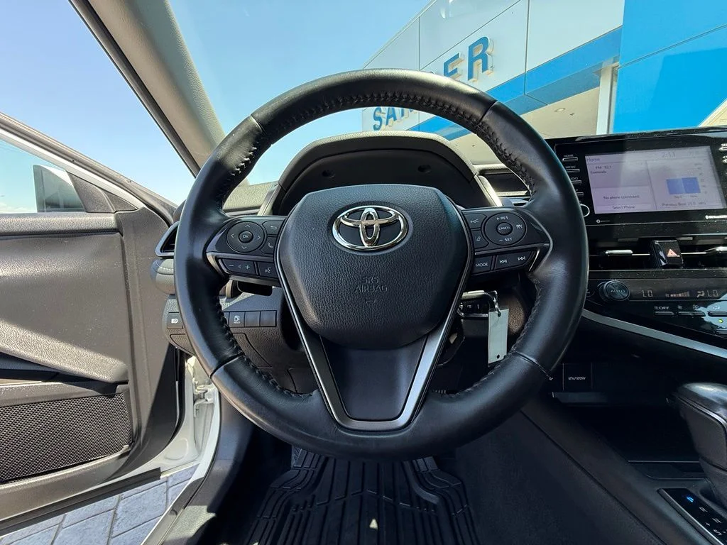 Used 2023 White Toyota SE image 18