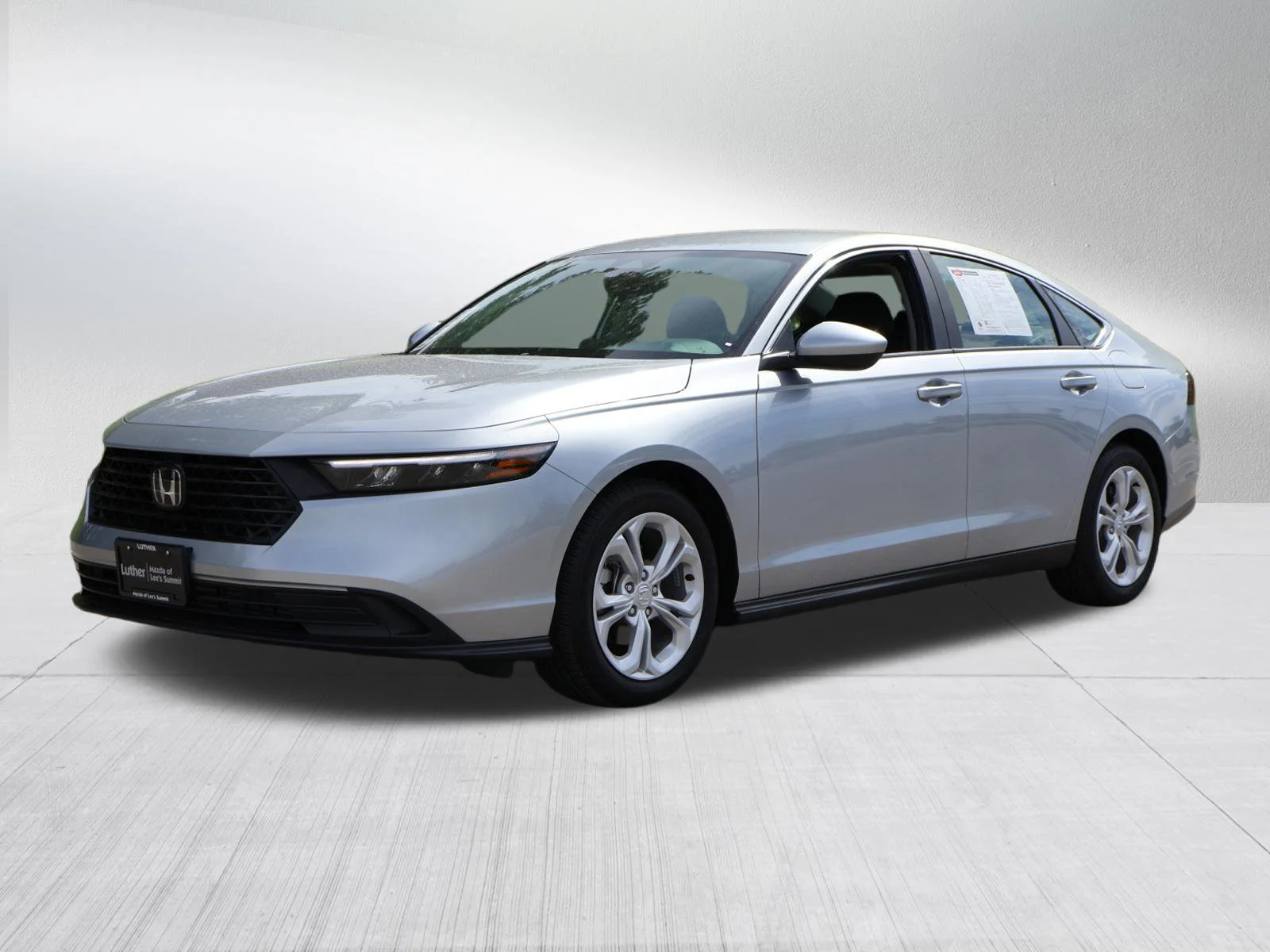 Used 2025 Solar Silver Metallic Honda LX image 3