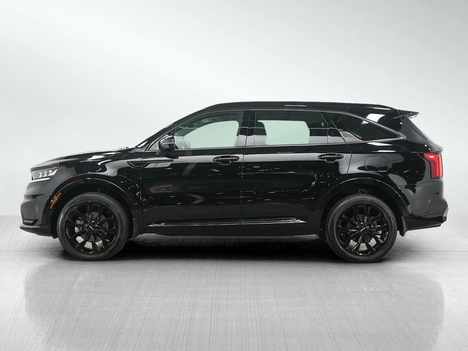 Used 2023 Kia Sorento SX with VIN 5XYRKDLF9PG197568 for sale in Burnsville, Minnesota
