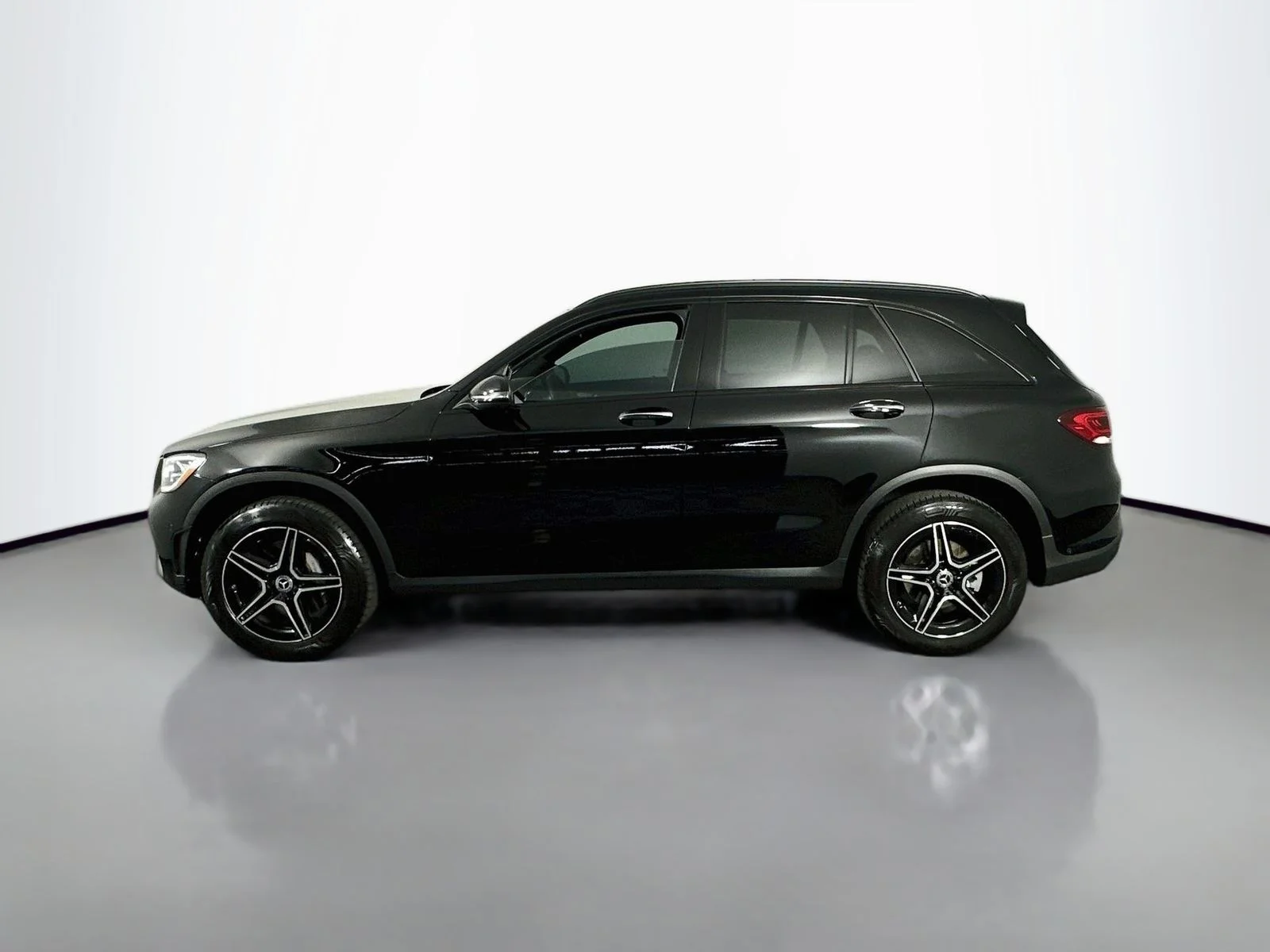 Used 2022 Black Mercedes-Benz GLC 300 image 4