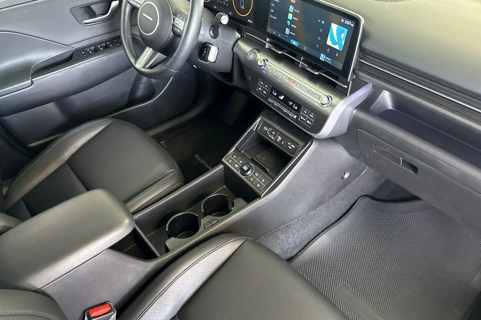 Used 2025 Neoteric Yellow Hyundai Limited image 16