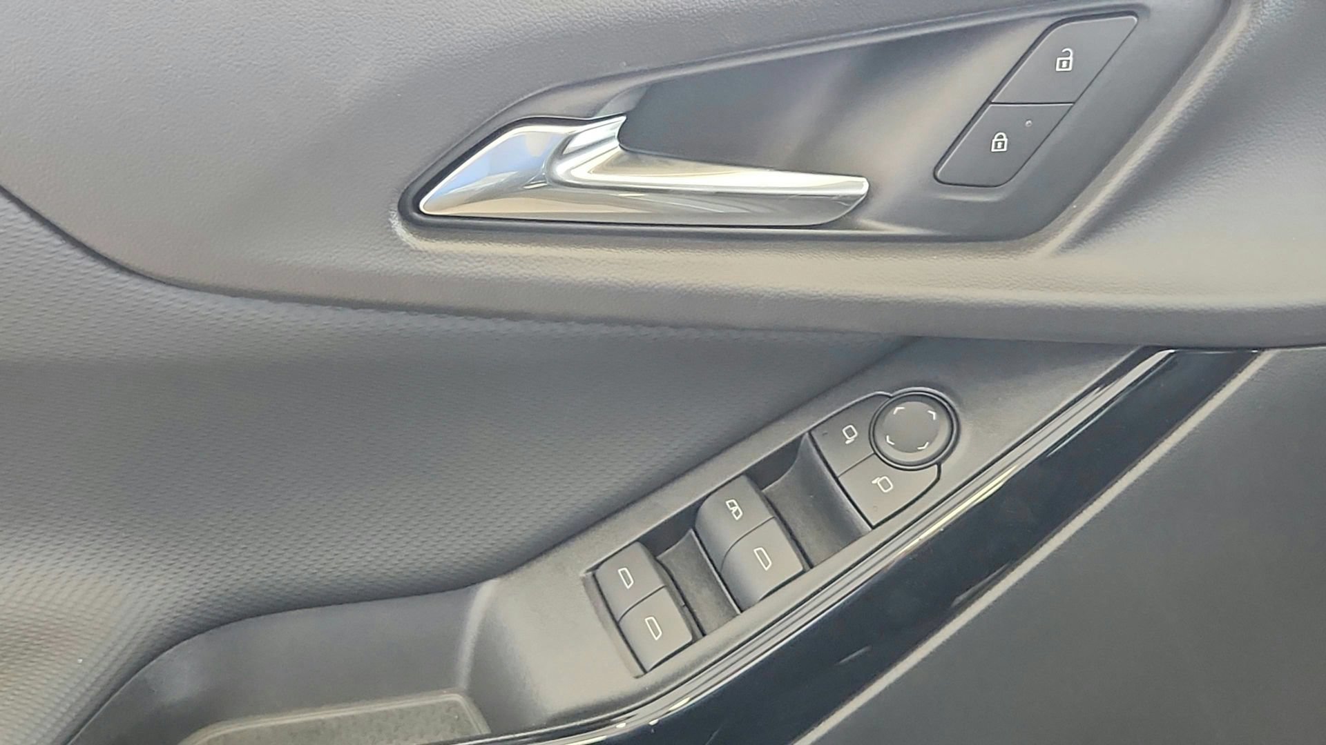 2027 Chevrolet Equinox LT - Photo 18