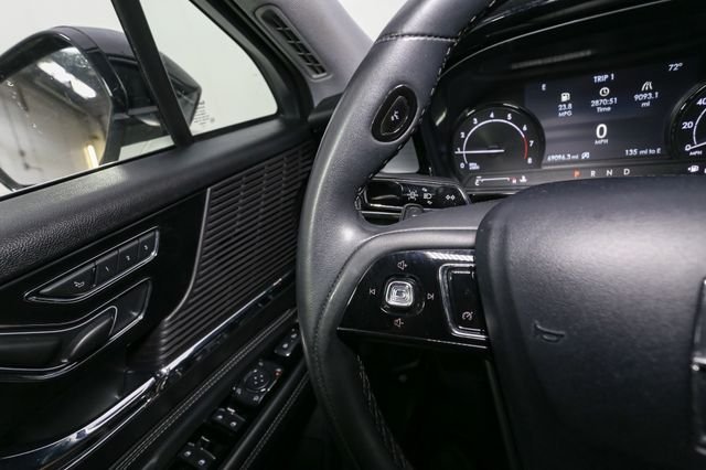 Used 2022 White Lincoln Standard image 29