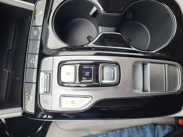 Used 2024 Black Hyundai SEL Convenience image 20