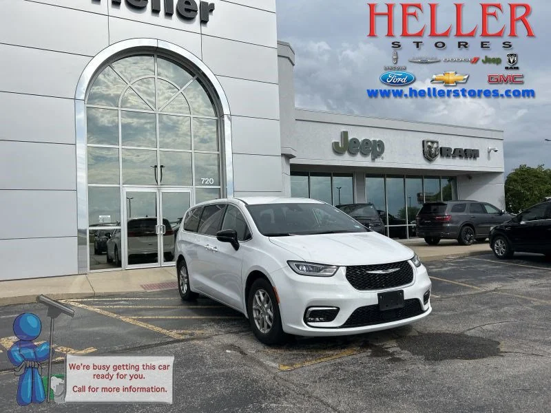 Used 2025 Bright White Clearcoat Chrysler Select image 1