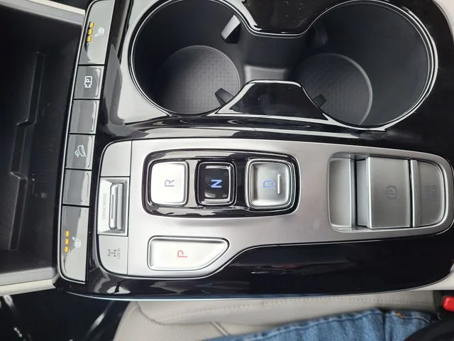Used 2024 Black Hyundai SEL Convenience image 20
