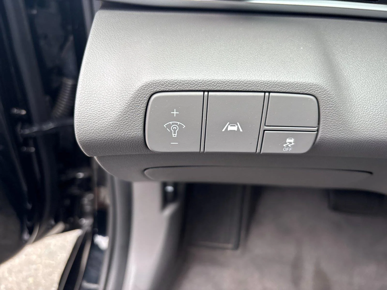 Used 2022 Phantom Black Hyundai SEL image 17