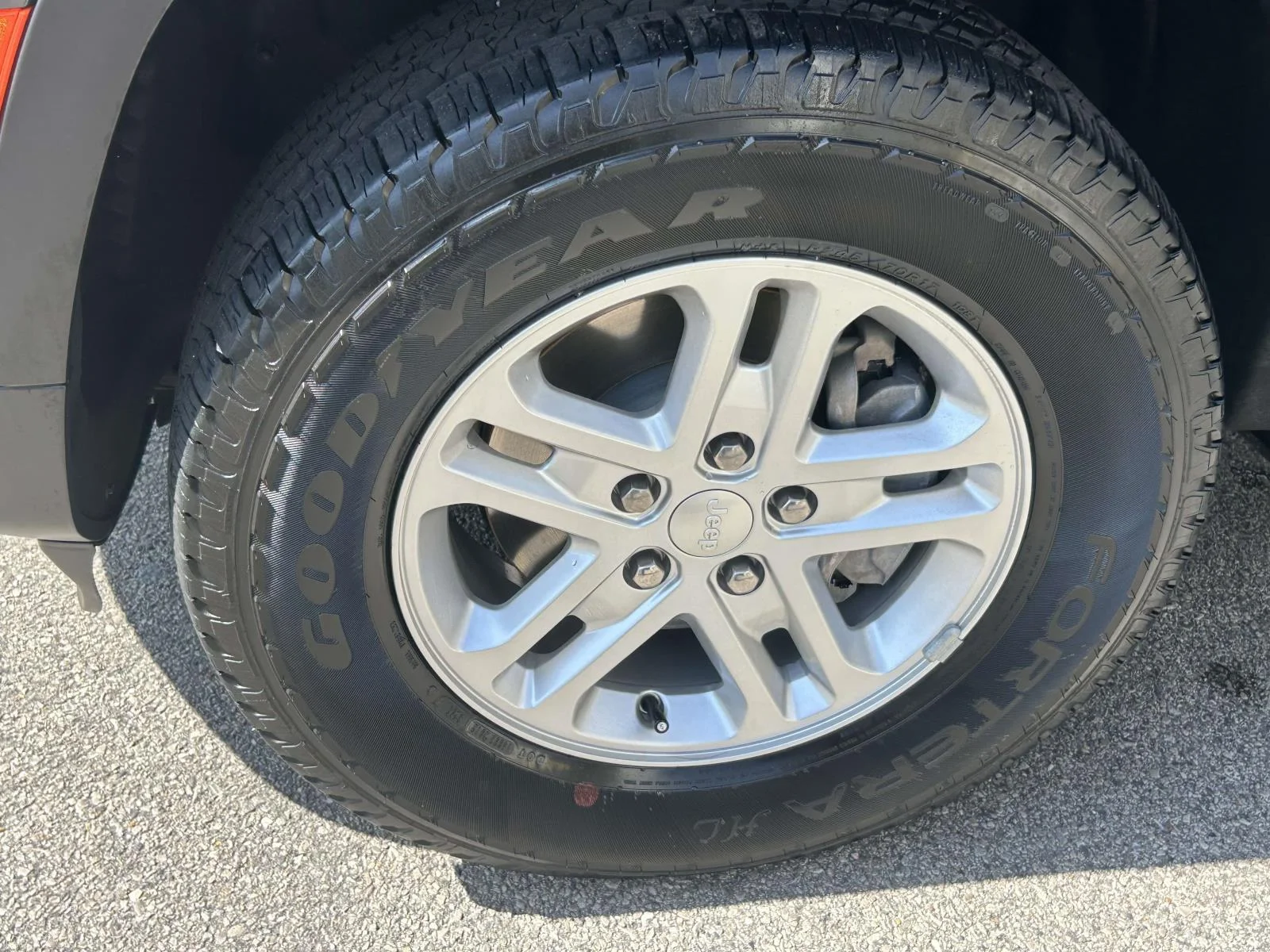 Used 2025 Gray Jeep Laredo 4x4 image 5