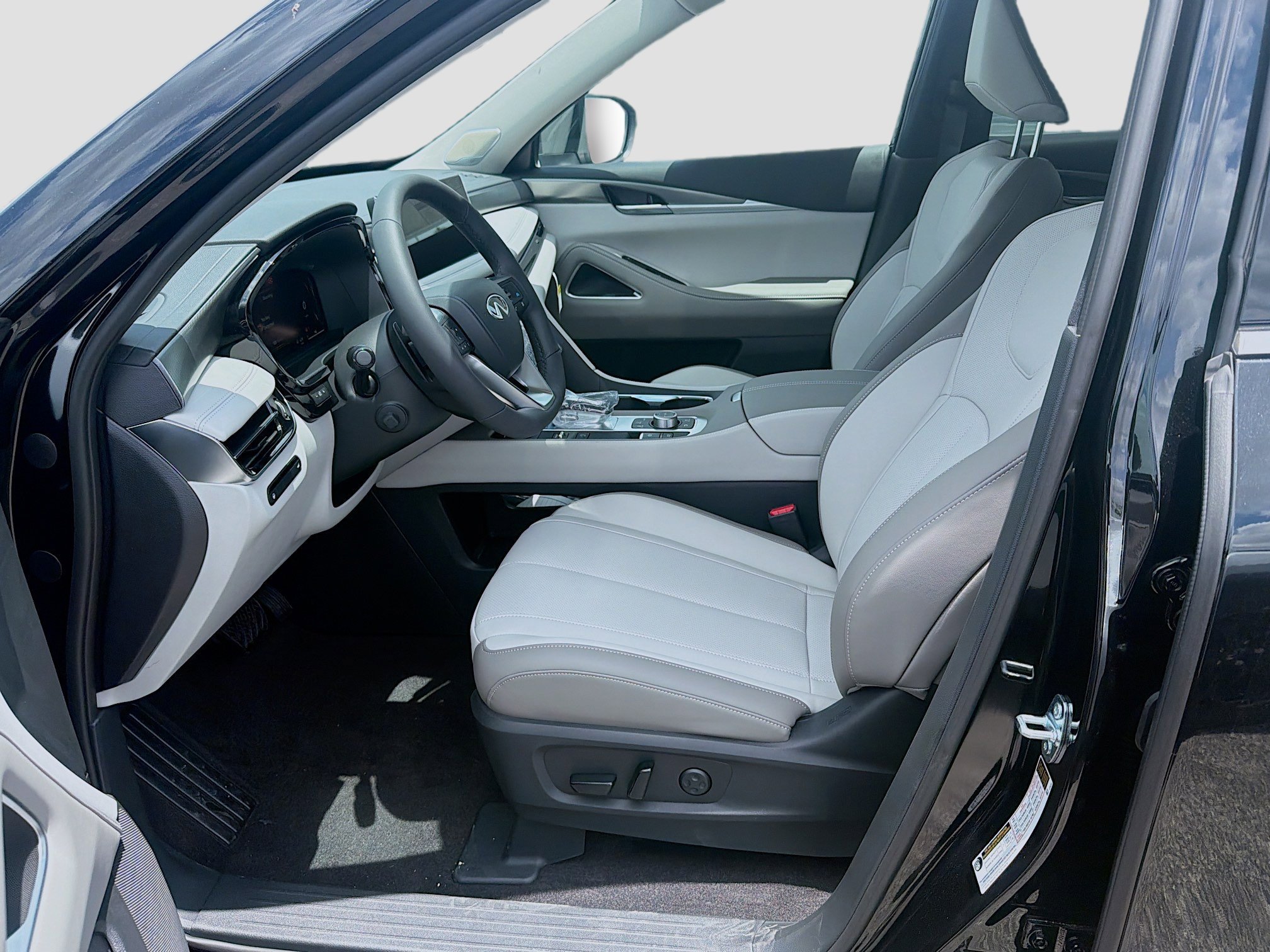New 2027 MINERAL BLACK INFINITI Luxe FWD image 18