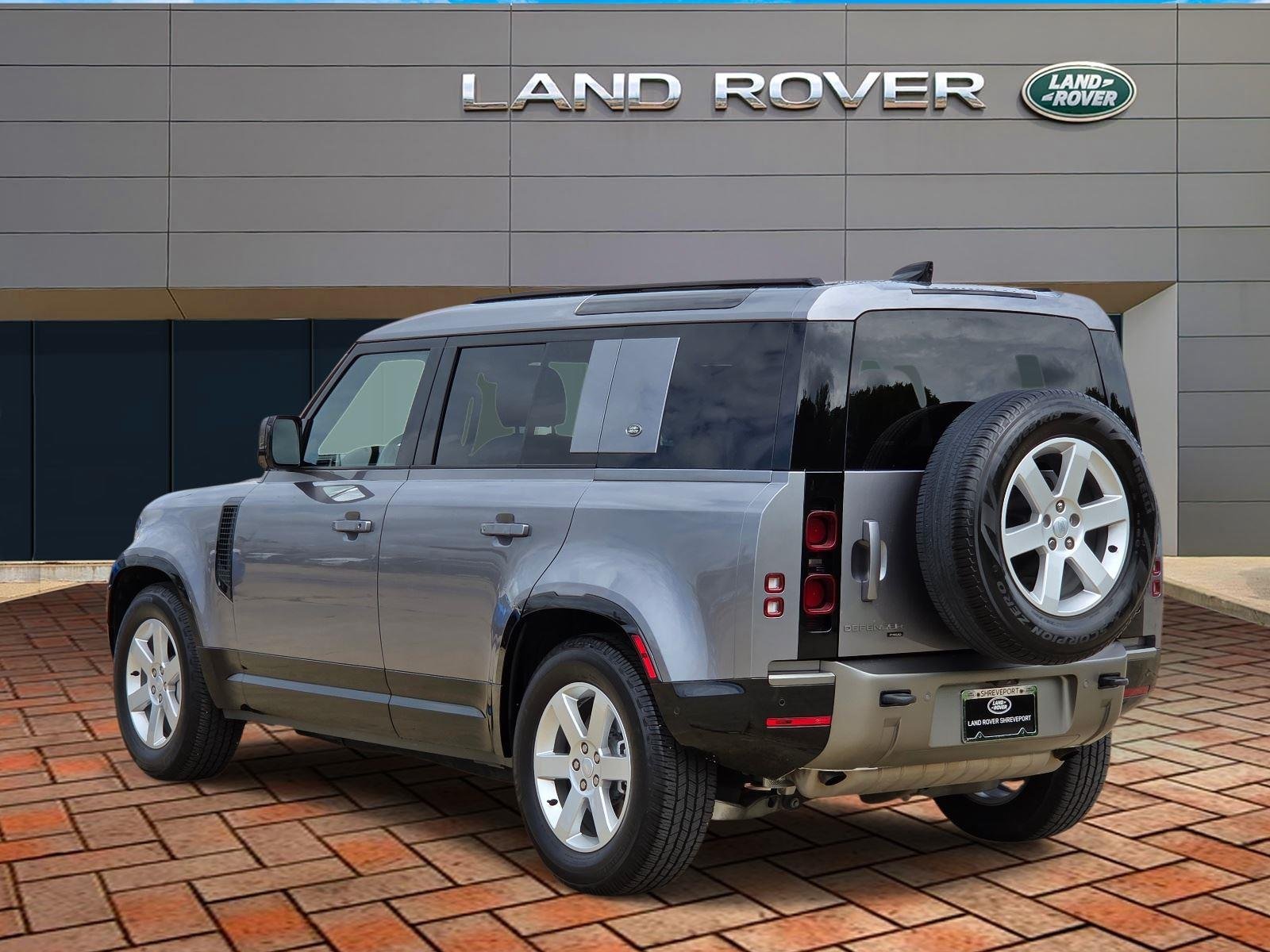 Used 2022 Eiger Grey Metallic Land Rover X-Dynamic SE image 6