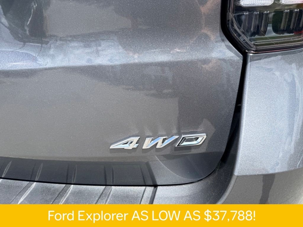 Used 2025 Gray Ford ST-Line image 7