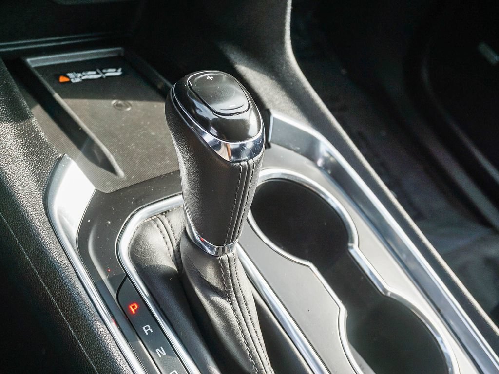 Used 2020 SUMMIT WHITE Chevrolet Premier image 22