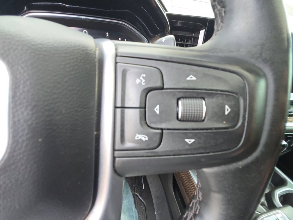 Used 2024 Summit White GMC Elevation image 25