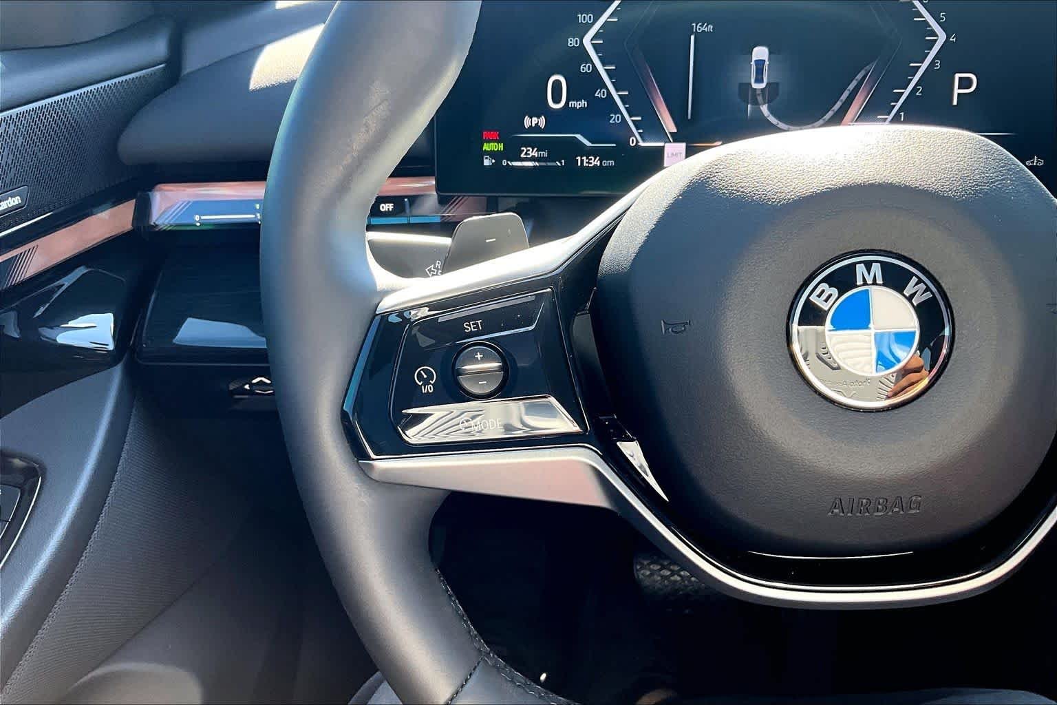 Used 2026 Alpine White BMW 540i xDrive image 23