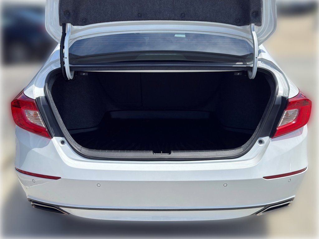 Used 2018 WHITE Honda Touring image 6